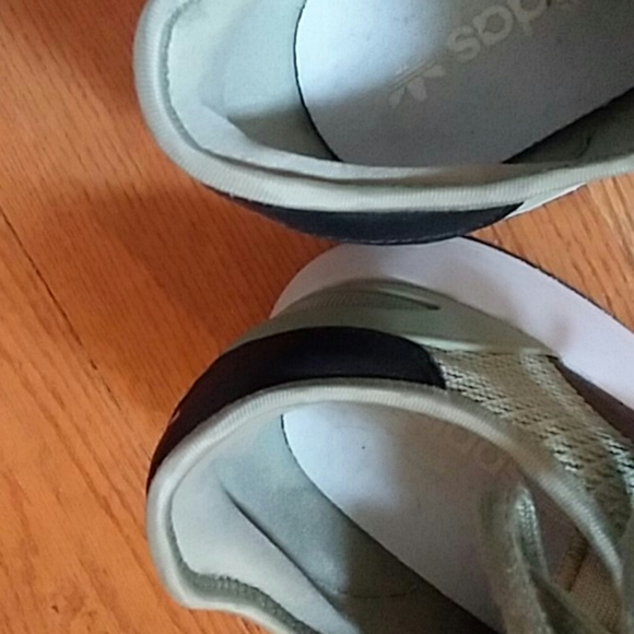 Mens Adidas sneakers - Picture 8 of 9